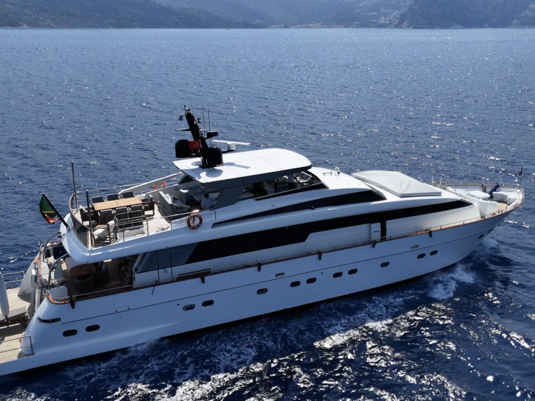 Charter a San Lorenzo San Lorenzo 100 in Türkbükü on Samboat