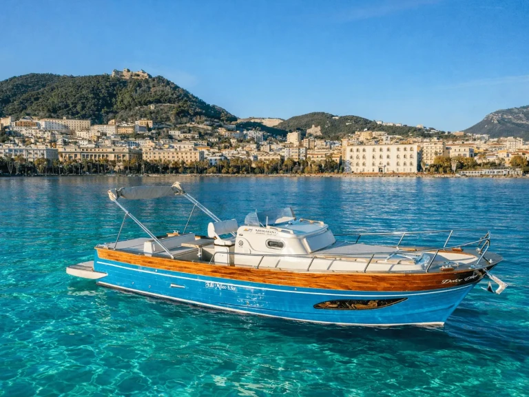 Charter a Fratelli di Micco Gozzo Campano Sport Cruiser in Salerno on Samboat