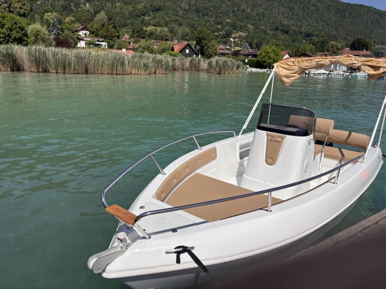 Charter a Aquabat Sport Line 17 in Annecy on Samboat