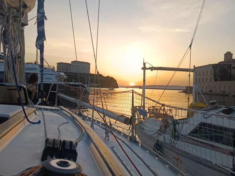 Yacht charter Marseille - Jeanneau Attalia on SamBoat