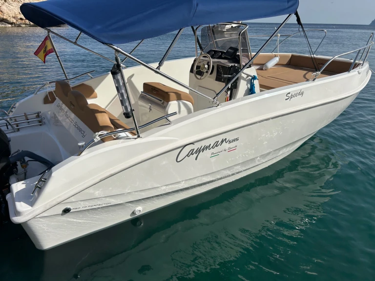 Hire a Motor yacht Caymam 585 Marina Greenwich