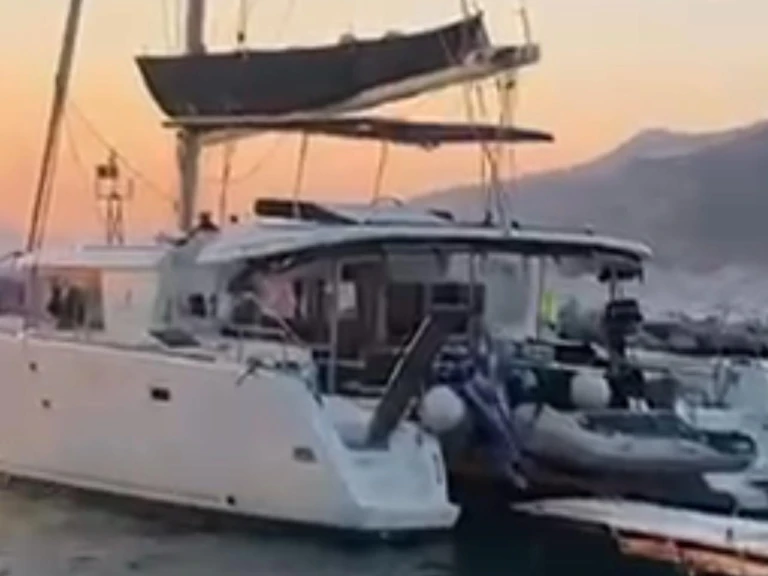 Charter a Lagoon Lagoon 450 F in Ibiza Town on Samboat