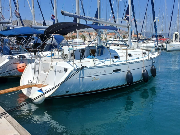 Hire Sailboat with or without skipper Bénéteau Trogir