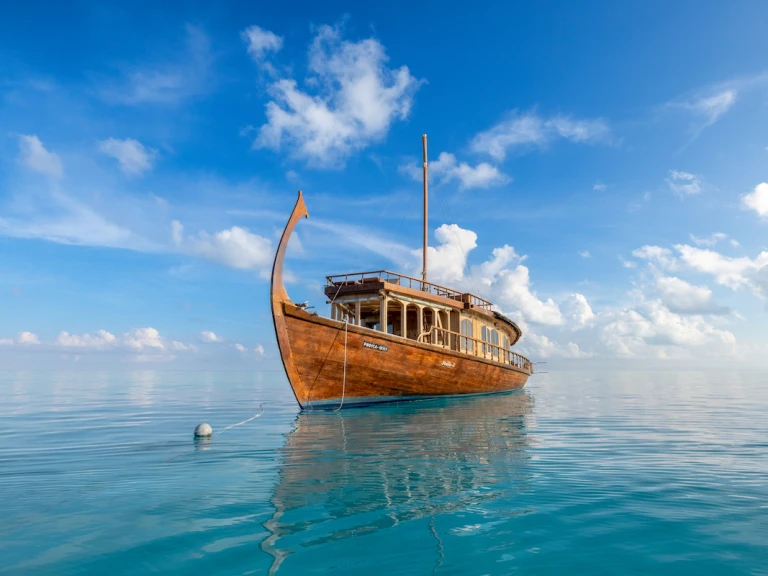 Yacht hire Malé cheap Dhoni 4 pax