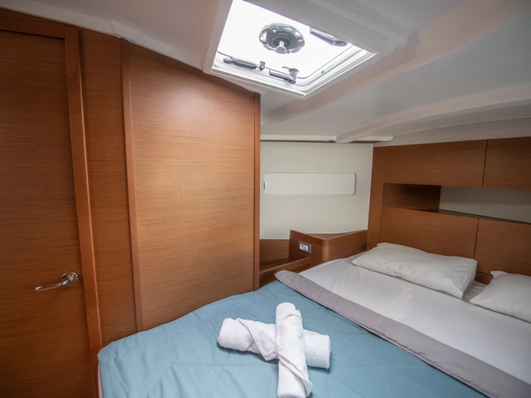 Sailboat hire in Nydri - Jeanneau Sun Odyssey 410