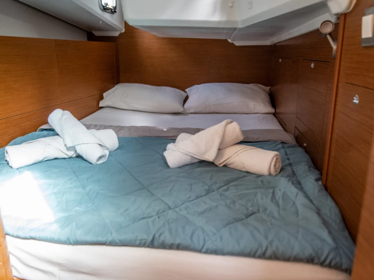 Charter a Jeanneau Sun Odyssey 410 in Nydri on Samboat
