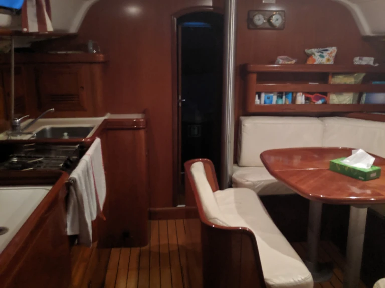 Sailboat hire in Alimos - Bénéteau Oceanis 411 Clipper