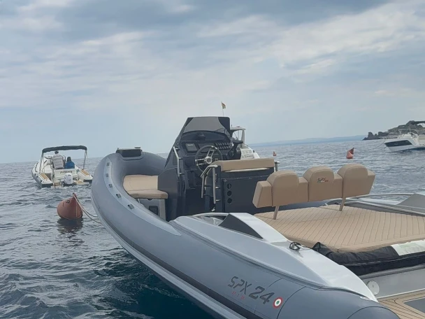Charter a Spx 24 sport in Catania on Samboat