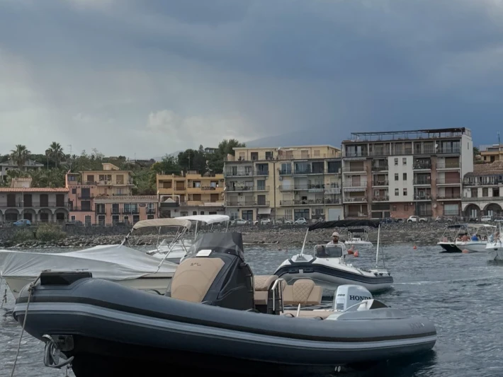 Hire RIB Spx with a boat licence