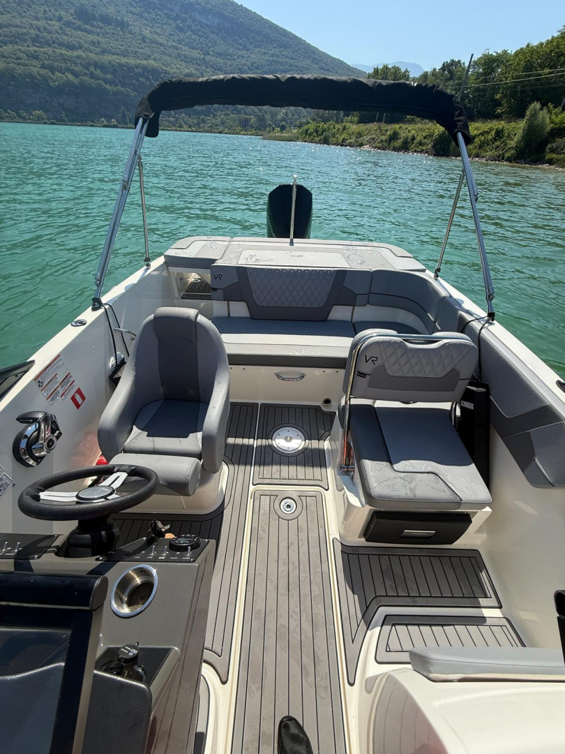 Yacht hire Brison-Saint-Innocent cheap VR5 OE