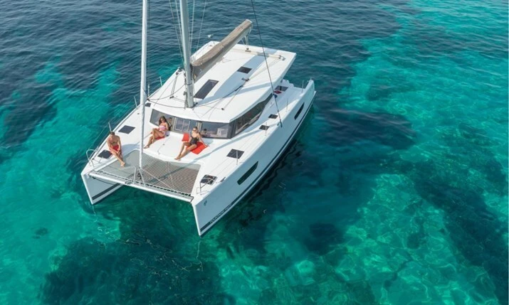 Yacht charter Villefranche-sur-Mer - Fountaine Pajot Lucia 40 on SamBoat