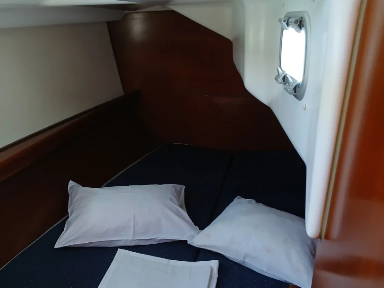 Sailboat hire in Trogir - Bénéteau Oceanis 331 Clipper