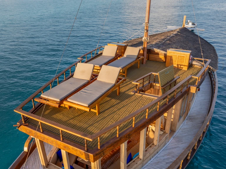 Charter a  Dhoni 6 pax in Malé on Samboat
