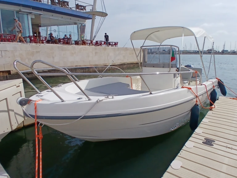 Charter a Capelli Freedom 20 in Portimão on Samboat