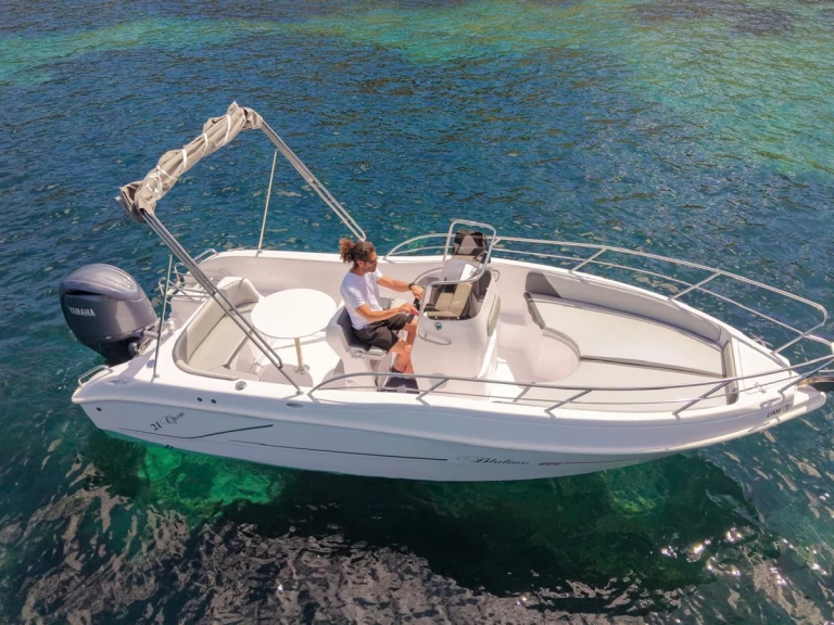 Hire Motorboat Bluline with a boat licence