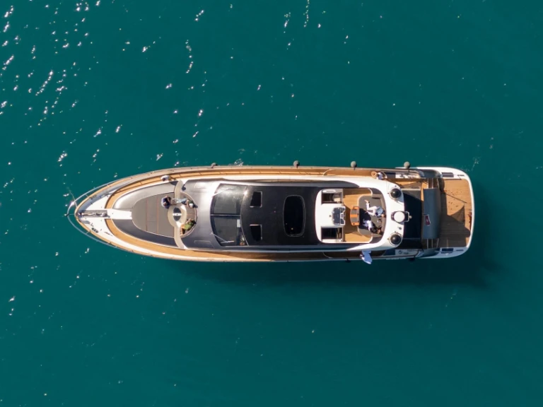 Hire Luxury Yacht CERRI with a boat licence