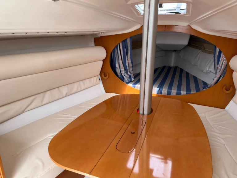 Hire a Bénéteau First 27.7 Les Sables-d'Olonne