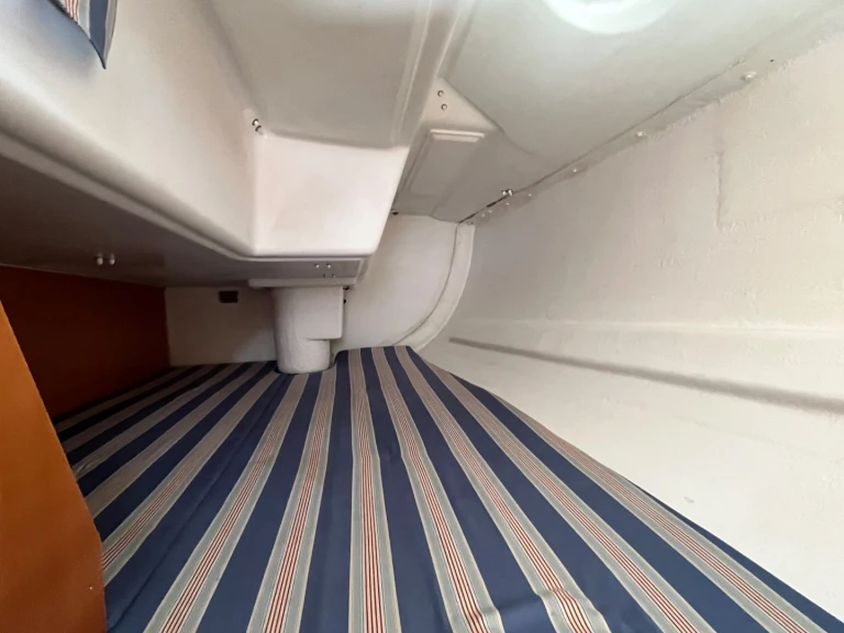 Charter a Bénéteau First 27.7 in Les Sables-d'Olonne on Samboat