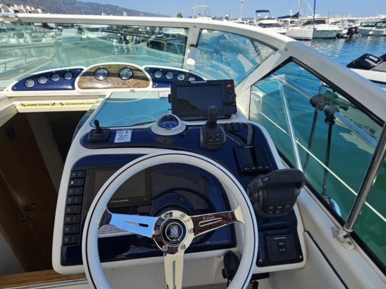 Hire Motorboat with or without skipper Fairline Puerto Banús