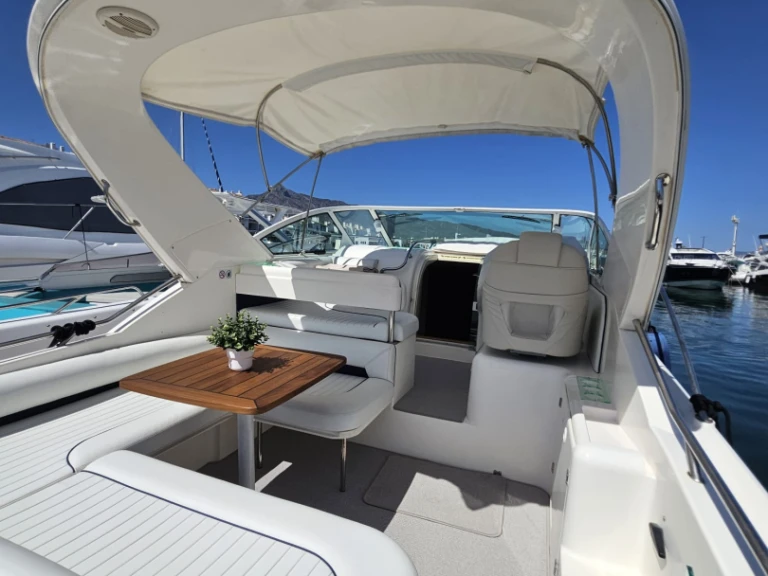 Charter a Fairline Fairline 30 in Puerto Banús on Samboat