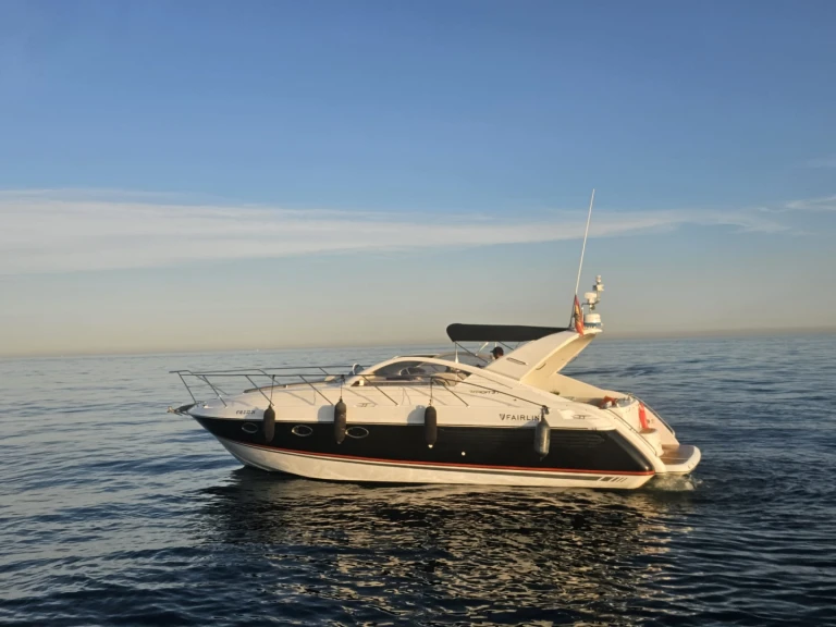 Hire Motorboat with or without skipper Fairline Puerto Banús