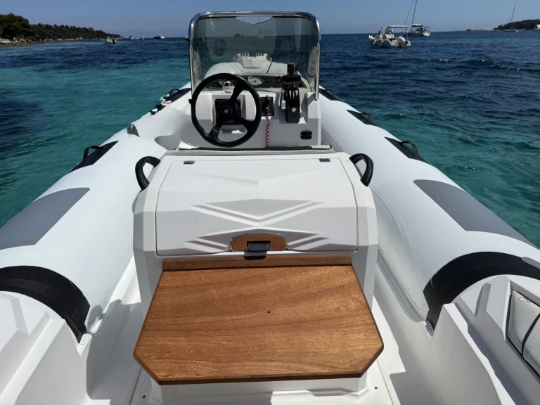 Charter a Ranieri Cayman 21 Sport in Mandelieu-la-Napoule on Samboat