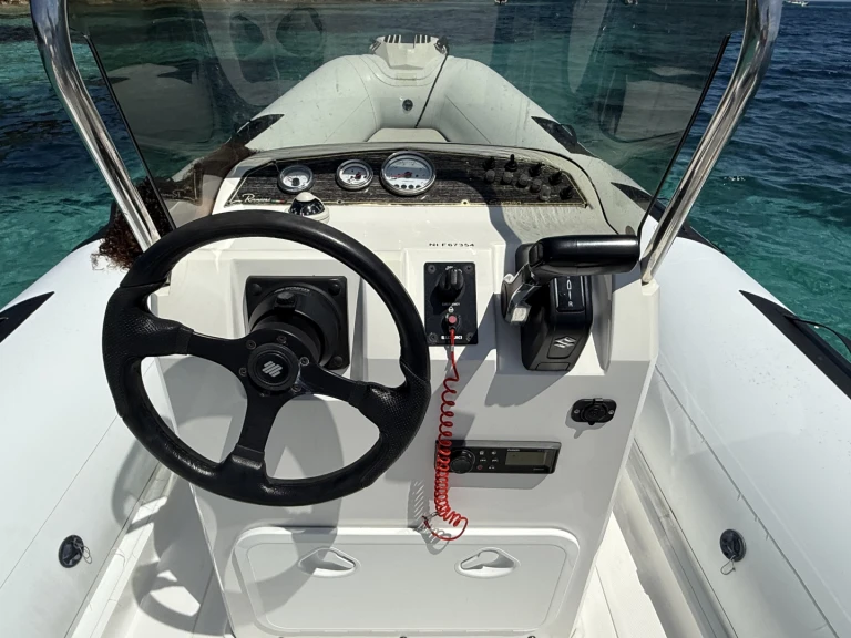 Hire RIB Ranieri with a boat licence