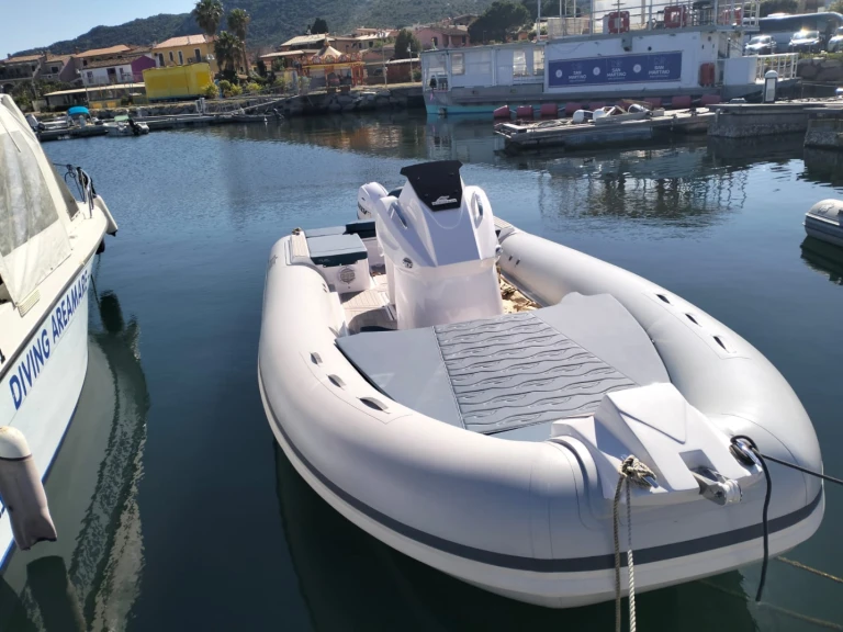 RIB hire in Poltu Quatu - Mirimare Sunrise 7 easy