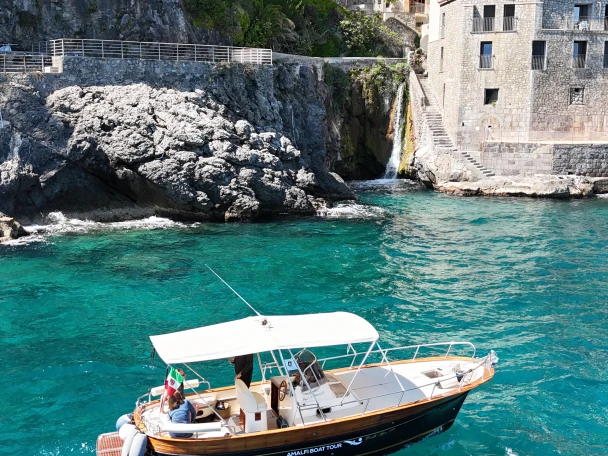 Charter a Fratelli Aprea Sorrento 7,50 open cruise in Amalfi on Samboat