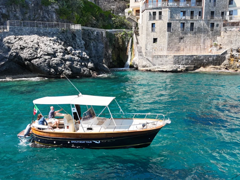 Hire Motorboat Fratelli Aprea with a boat licence