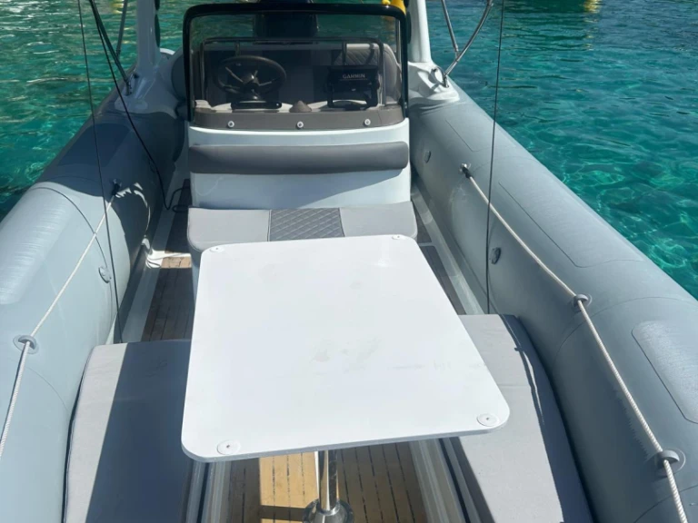 Hire RIB Zodiac with a boat licence