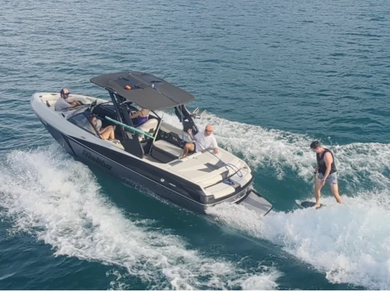 Charter a Malibu WakeSetter 22 VLX in Ouchy on Samboat