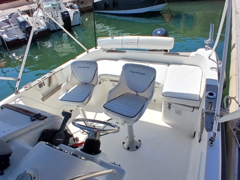 Motorboat to hire Bormes-les-Mimosas at the best price