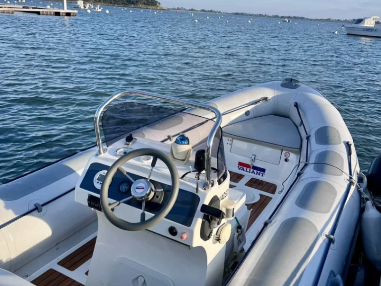 Yacht hire Vannes cheap V-520