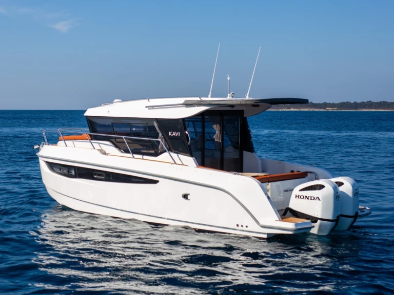 Hire a Advanced Yachts Kavi 9 Split