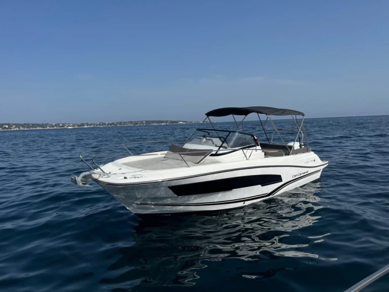 Hire Motorboat Jeanneau with a boat licence