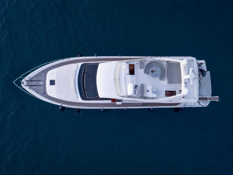 Charter a Ferretti Ferretti 680 in Castellammare di Stabia on Samboat