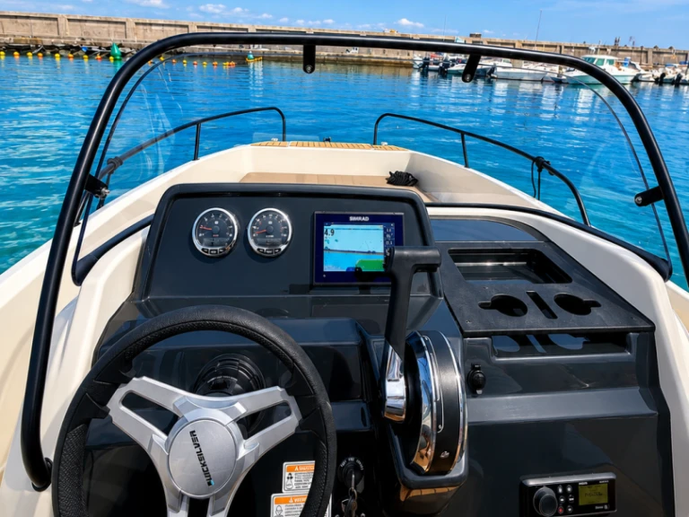 Motorboat hire in Benalmádena - Quicksilver Activ 605 Open