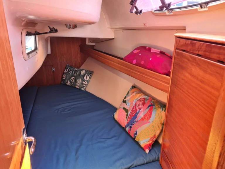 Charter a Bavaria Bavaria 30 Cruiser in Port Pin Rolland on Samboat