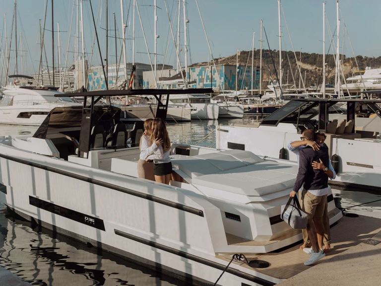 Hire Motorboat DEANTONIO YACHTS with a boat licence