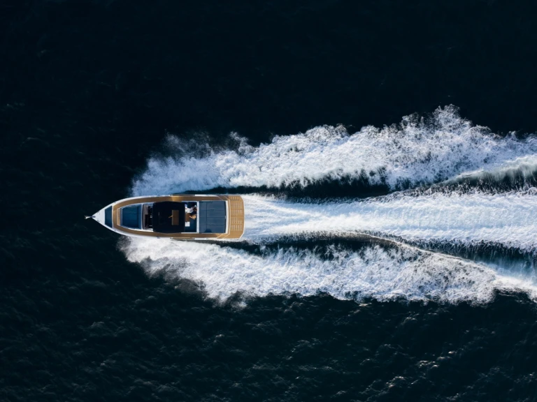 Hire Motorboat Deantonio with a boat licence