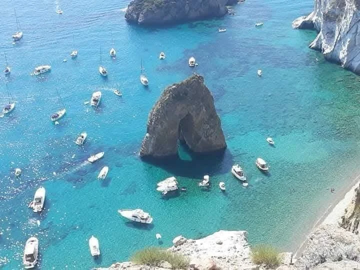 Hire Sailboat with or without skipper Bénéteau Ponza
