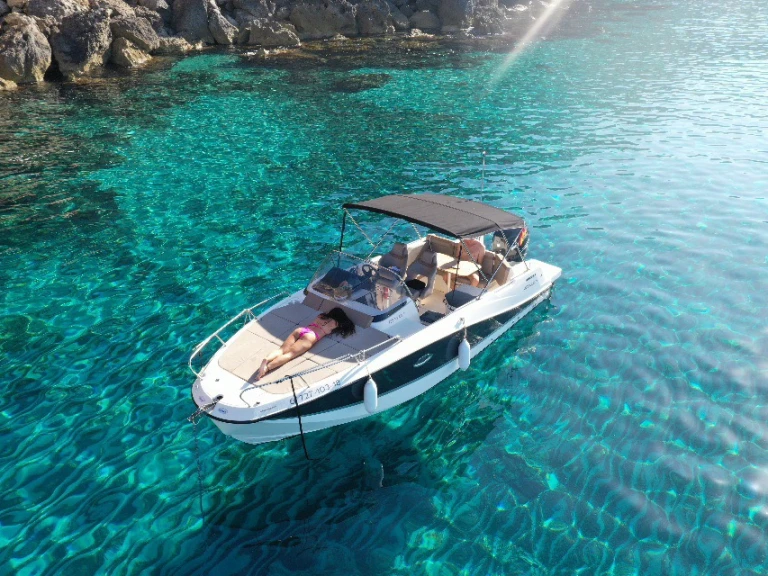 Charter a Quicksilver Activ 755 Sundeck in Mahón on Samboat