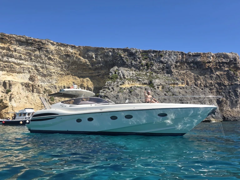 Motorboat to hire Saint Paul's Bay at the best price