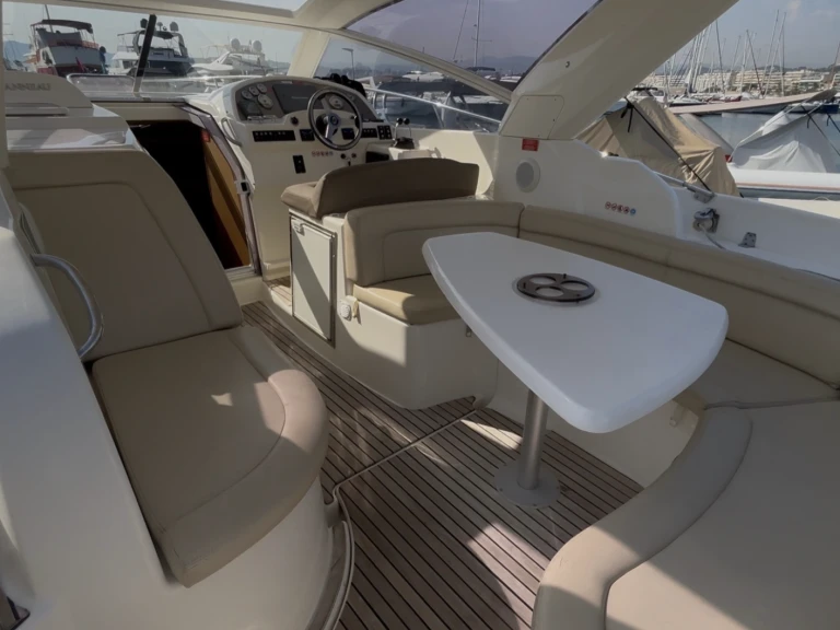 Luxury Yacht to hire Cannes at the best price