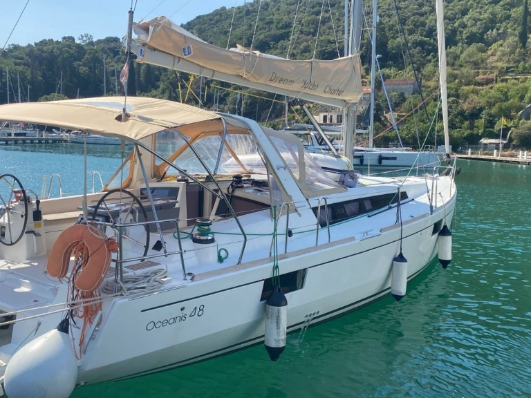 Charter a Bénéteau Oceanis 48 in Puerto Banús on Samboat