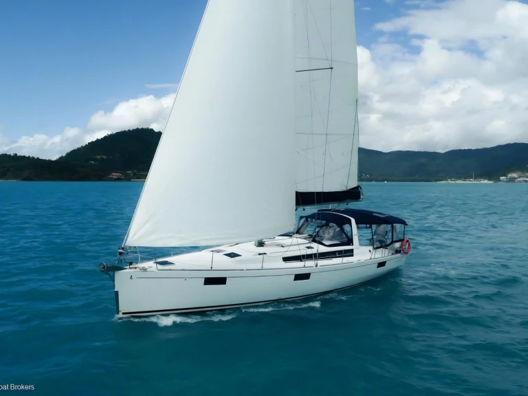 Yacht hire Puerto Banús cheap Oceanis 48