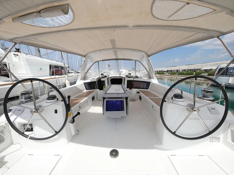 Sailboat hire in Puerto Banús - Bénéteau Oceanis 48