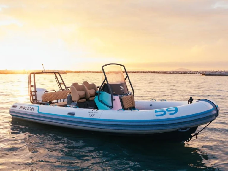 Hire RIB Highfield with a boat licence