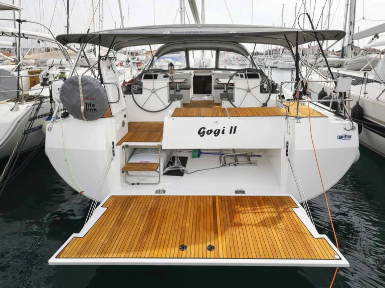 Hire a Bavaria Bavaria C50 Holiday - 5 + 1 cab. Trogir